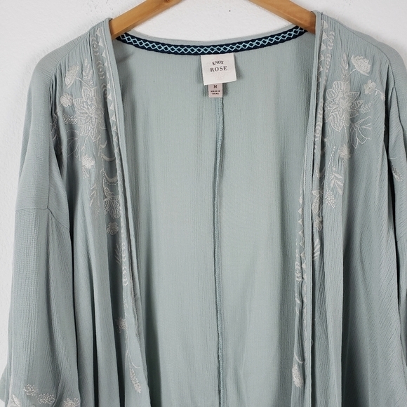Knox Rose blue floral embroidered flutter cardigan - Picture 6 of 9